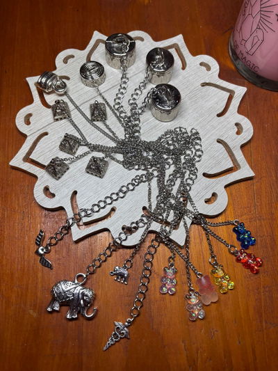 Apaga vela con dijes varios