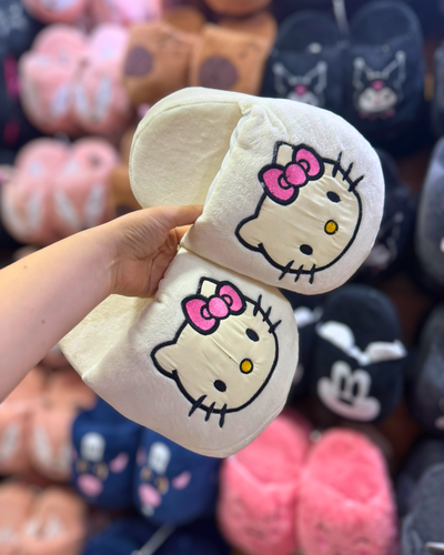 Pantuflón Kitty bordado