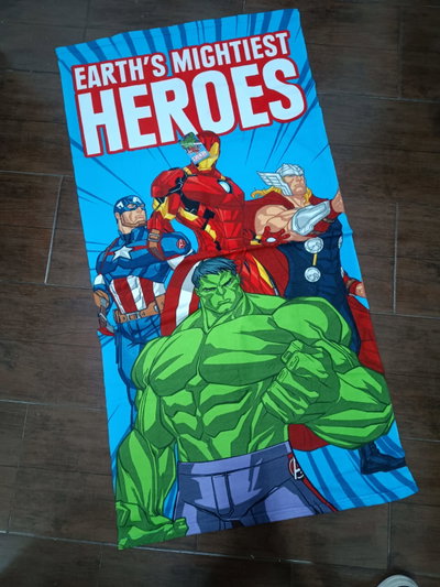 Toallón Avengers
