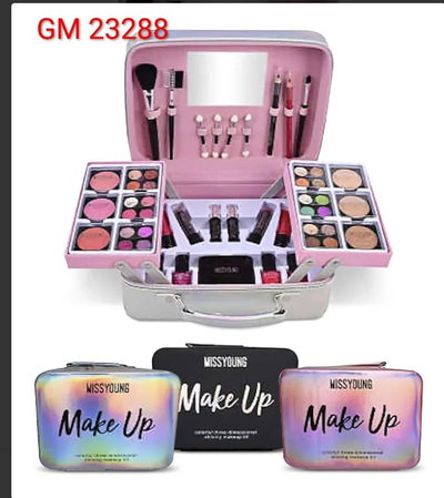 MALETIN CON MAQUILLAJE