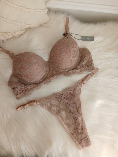 Margot Nude