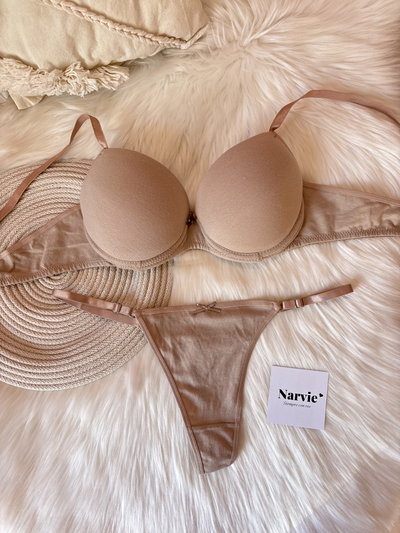 Lola nude