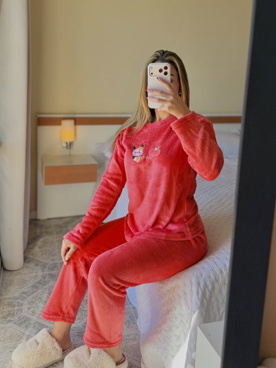 Pijama de polar rojo