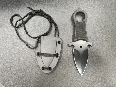 Cuchillo Daga Táctica De Cuello Neck Knife Con Funda Rígida