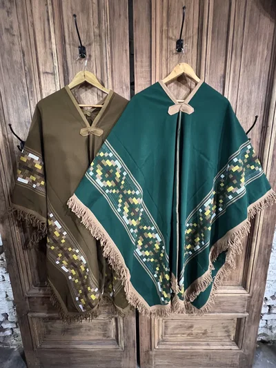 Poncho liviano