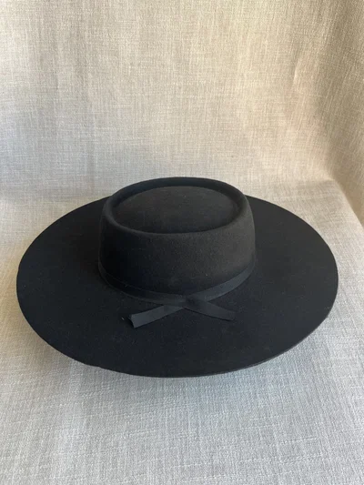 Sombrero de paño, estilo pampeano