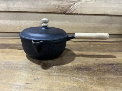 Ollita de fundición con tapa