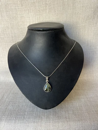 Cadena con dije de piedra ágata musgo