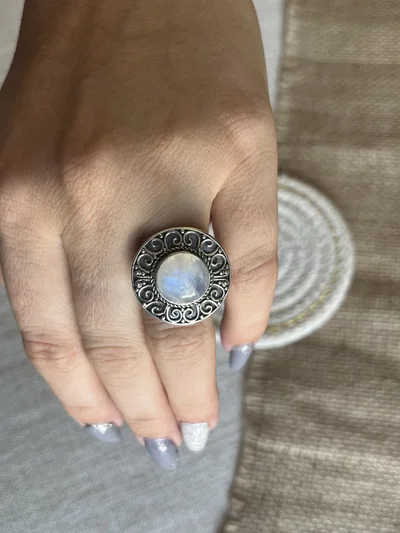 Anillo circular piedra de la luna