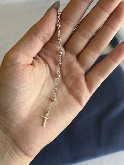 Pulsera bolitas y cruz