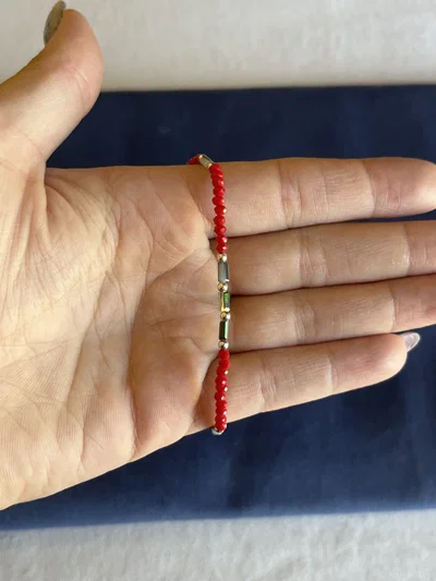 Pulsera de hilo y cristales
