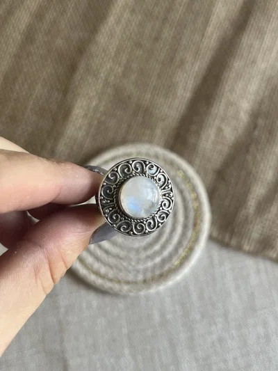 Anillo circular piedra de la luna