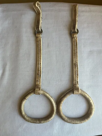 Estribos chaqueños de cuero crudo