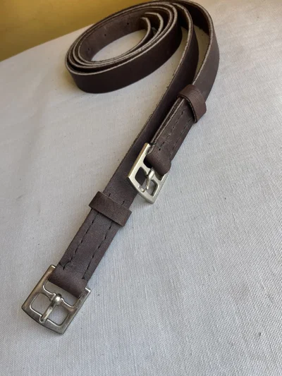 Estriberas de cuero con hebilla de acero inox