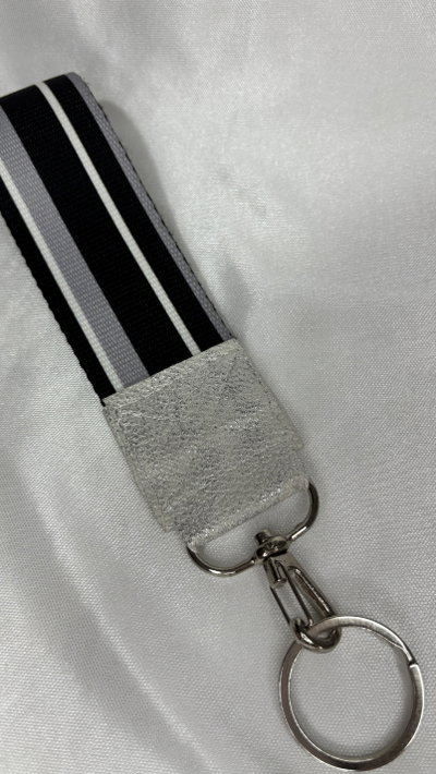Llavero Tira Simple Gris y Negro