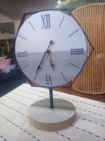 RELOJ EXAGONO CON PIE