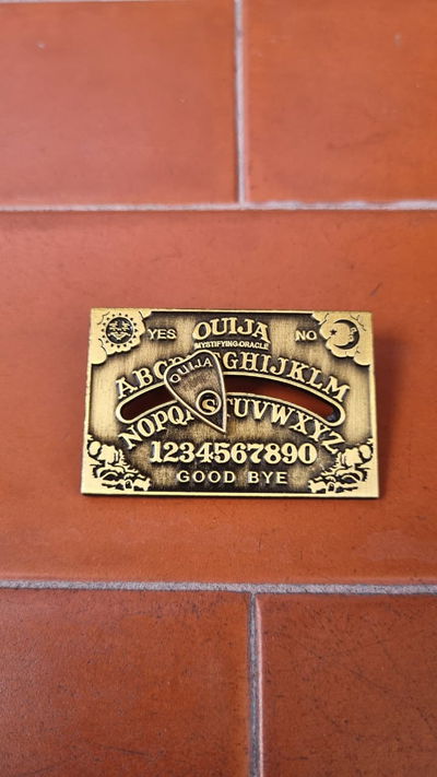 Pin Móvil "OUIJA" Tablero