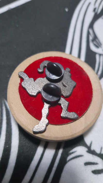 Pin "JIM" - Earthwrom Jim