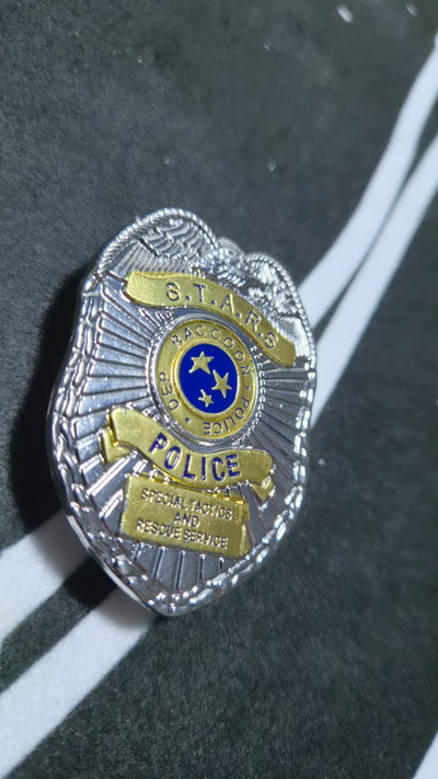 Pin Grande "RACCOON CITY SHERIFF" Resident Evil - 6x6cm