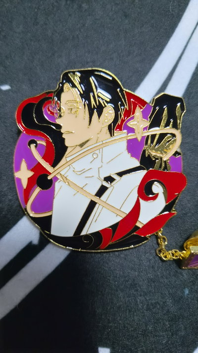 Pin Grande "YUTA" Jujutsu Kaisen - Con cadena colgante
