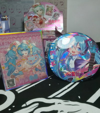 Pin GIGANTE SORPRESA "HATSUNE MIKU" - 14 CM + CUADRO *LEER Y VER FOTOS* 