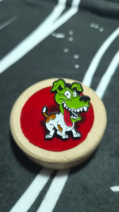 Pin "MILO" La Mascara