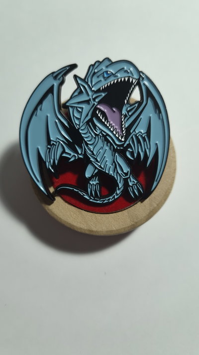 Pin "DRAGON BLANCO DE OJOS AZULES"  Yu-Gi-Oh!