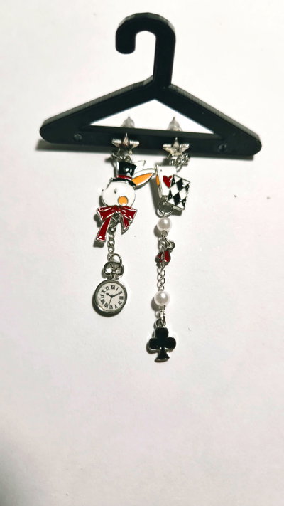 Par de Aros "CONEJO/JOKER"