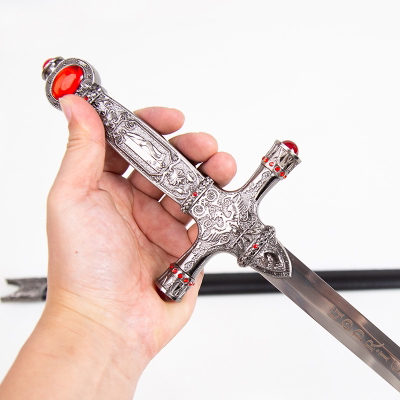 Espada de coleccion "GRYFFINDOR" Metal -  Sin filo  (con funda y accesorio para colgar) 