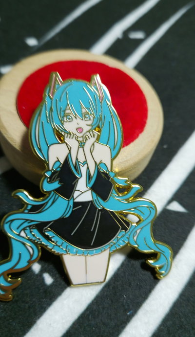 Pin Grande "MIKU" - *6x4cm* (Promo lanzamiento)