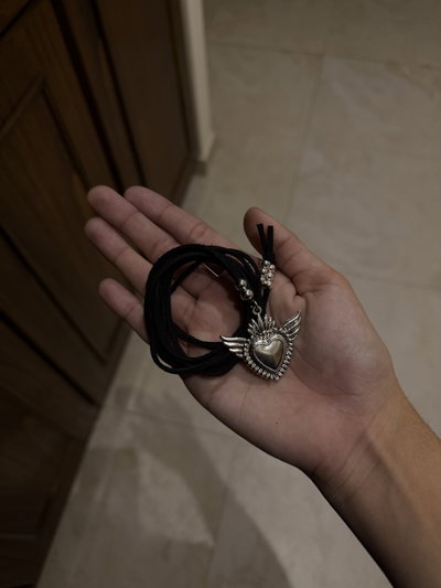 Collar Gamuza Corazón Alas