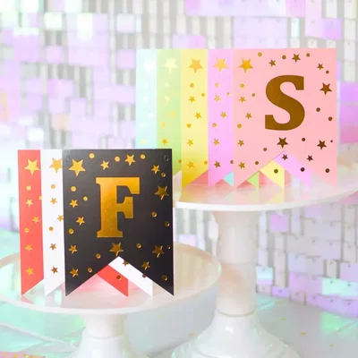 BANDERÍN ESTRELLAS ''FELIZ CUMPLEAÑOS''
