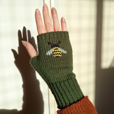 mitones bordados - abeja (oliva)