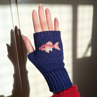 mitones bordados - pez koi