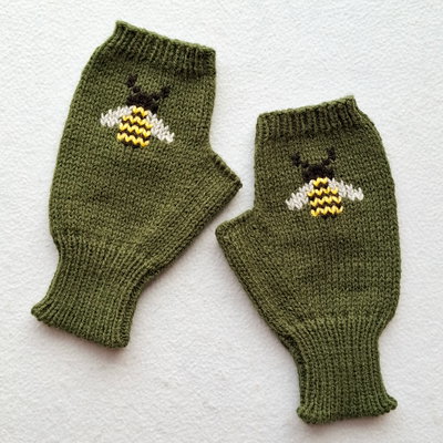 mitones bordados - abeja (oliva)