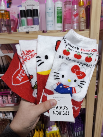 2 pares soquetes Kitty (diseño al azar)