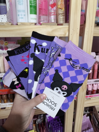 3 pares de soquetes kuromi (diseño al azar) 