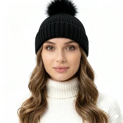 Gorro de lana negro con brillitos.