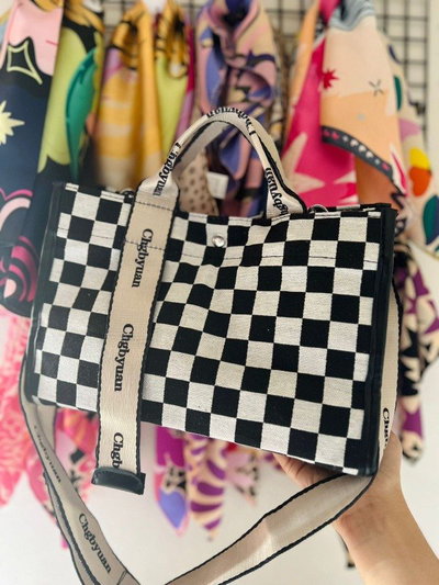 Tote bag