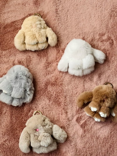 Charm conejito peludo