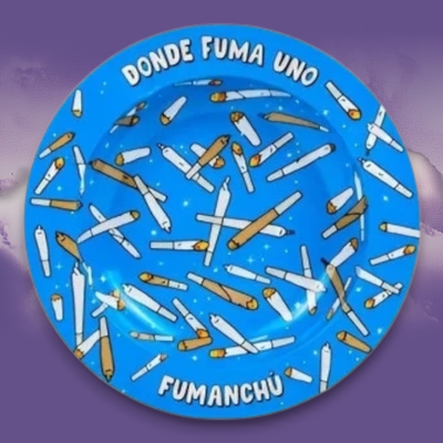 Cenicero de Metal Fumanchu Ilustrado 14cm - Coleccionable Celeste