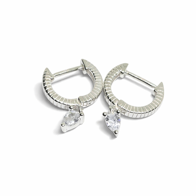 Argollas cinta rayitas con cubic lagrima