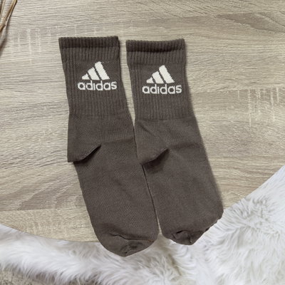 Medias chocolate adidas piramide