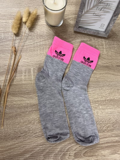 Adida Gris banda flúor 