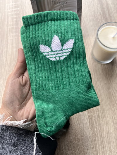 MEDIA ADIDA VERDE LOGO BLANCO 