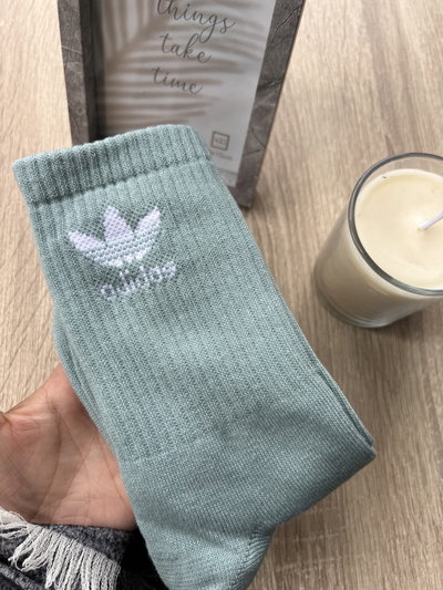 MEDIDA ADIDA VERDE PASTEL LOGO PEQUEÑO