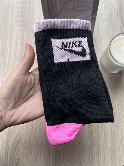 MEDIA NIKE NEGRA CON FUCSIA 
