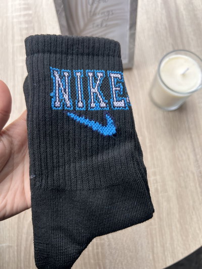 MEDIA NIKE NEGRA LOGO AZUL