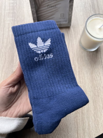 MEDIA ADIDA AZUL LOGO PEQUEÑO BLANCO