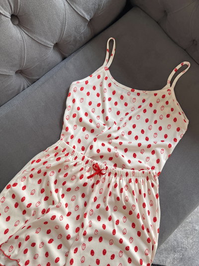 pijama angelita blanco frutillas rojas